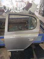 Фотография Дверь задняя левая TOYOTA VITZ 2001г.