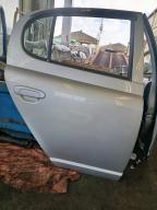 Фотография Дверь задняя правая TOYOTA VITZ 2000г.