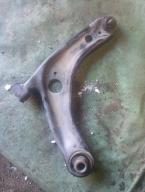 Фотография Рычаг передний правый TOYOTA VITZ 2017г.