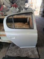 Фотография Дверь задняя правая TOYOTA VITZ 2004г.