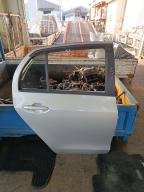 Фотография Дверь задняя правая TOYOTA VITZ 2005г.
