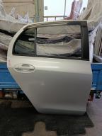 Фотография Дверь задняя правая TOYOTA VITZ 2005г.