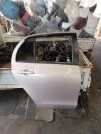 Фотография Дверь задняя правая TOYOTA VITZ 2006г.