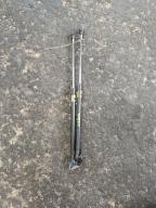 Фотография Амортизатор задней двери TOYOTA AQUA 2014г.