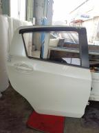 Фотография Дверь задняя правая TOYOTA VITZ 2012г.