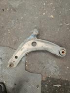 Фотография Рычаг передний левый TOYOTA AQUA 2013г.