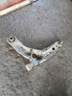 Фотография Рычаг передний левый TOYOTA AQUA 2013г.