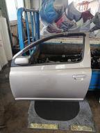 Фотография Дверь передняя левая TOYOTA VITZ 2001г.