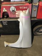 Фотография Крыло левое MAZDA DEMIO 1997г.