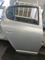 Фотография Дверь задняя правая TOYOTA VITZ 2004г.