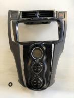 Фотография Консоль магнитофона TOYOTA VITZ 2007г.