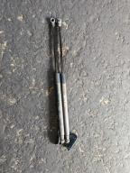 Фотография Амортизатор задней двери TOYOTA VITZ 2009г.